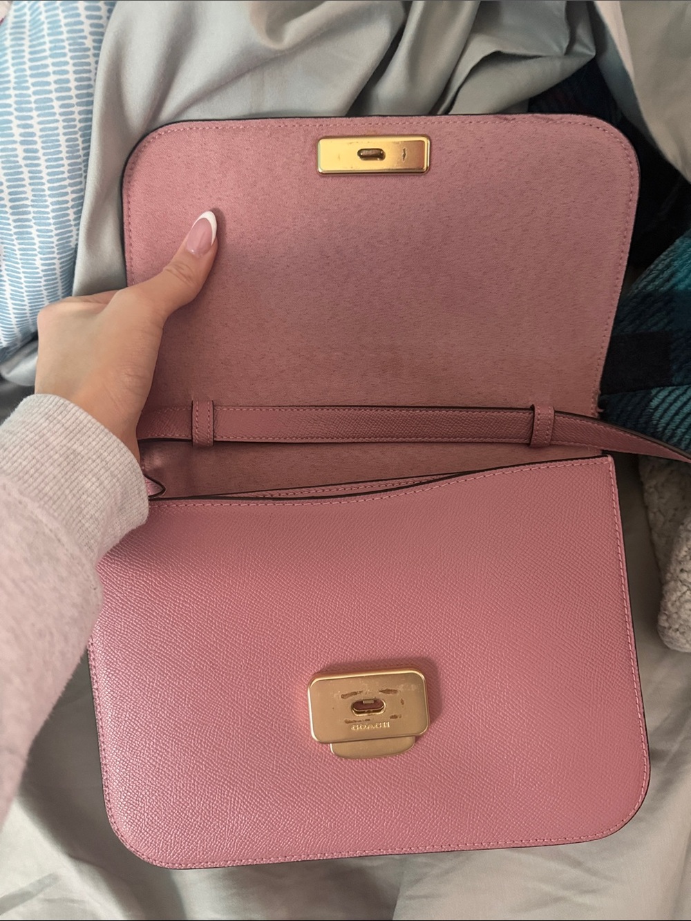Coach Dusty Rose Leather Crossbody Bag with Gold Logo - Picture 3 of 3